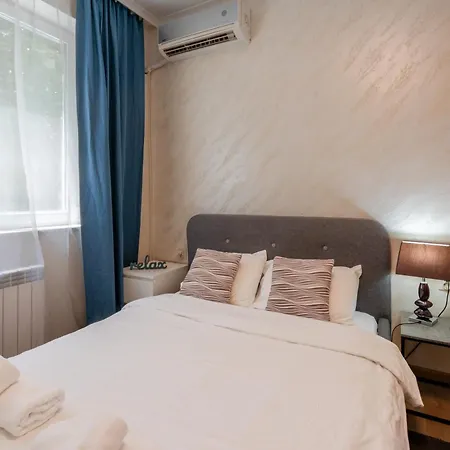 Luminous 2bdr With Balcony & View In The Center *