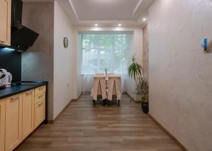 Lägenhet Luminous 2bdr With Balcony & View In The Center