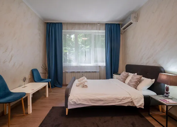 Luminous 2bdr With Balcony & View In The Center *