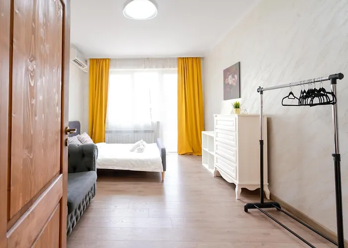 Luminous 2bdr With Balcony & View In The Center Lägenhet Sofia