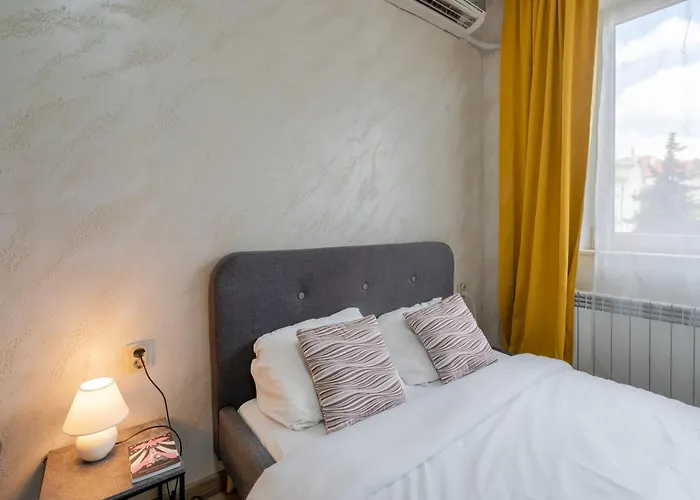 Lägenhet Luminous 2bdr With Balcony & View In The Center Sofia