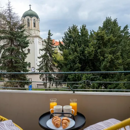 Luminous 2bdr With Balcony & View In The Center דירה סופיה