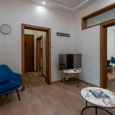 Luminous 2bdr With Balcony & View In The Center