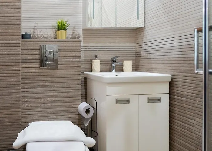 Luminous 2bdr With Balcony & View In The Center شقة صوفيا