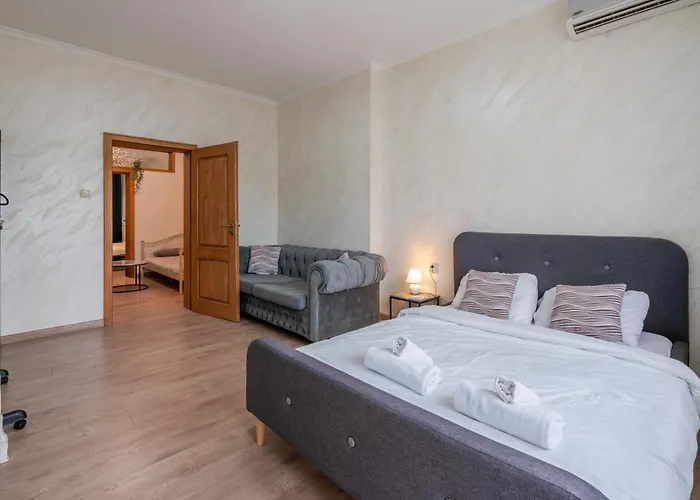 Luminous 2bdr With Balcony & View In The Center * صوفيا