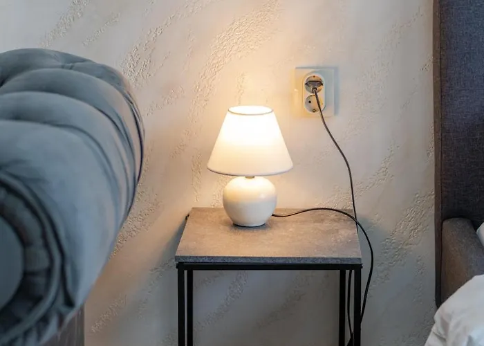 Luminous 2bdr With Balcony & View In The Center