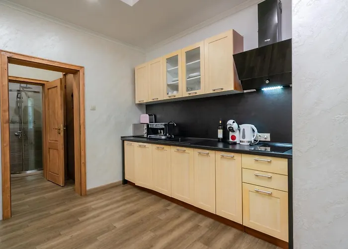 Luminous 2bdr With Balcony & View In The Center شقة