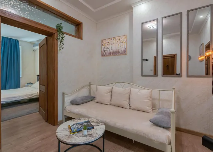 شقة Luminous 2bdr With Balcony & View In The Center *