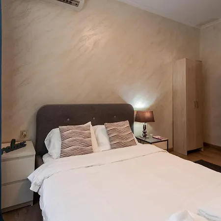 Luminous 2bdr With Balcony & View In The Center